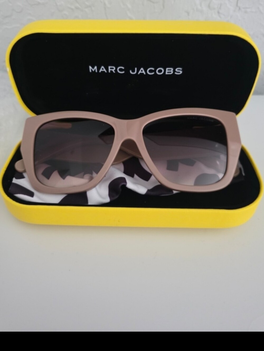 Marc Jacobs Women’s Beige Oversized Square Sunglasses